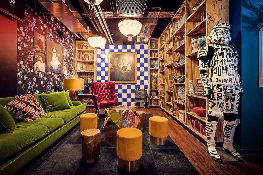 Lobby & Reception