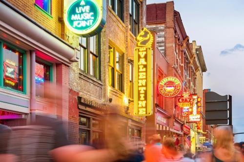 Hip Nashville Studio by RedAwning
