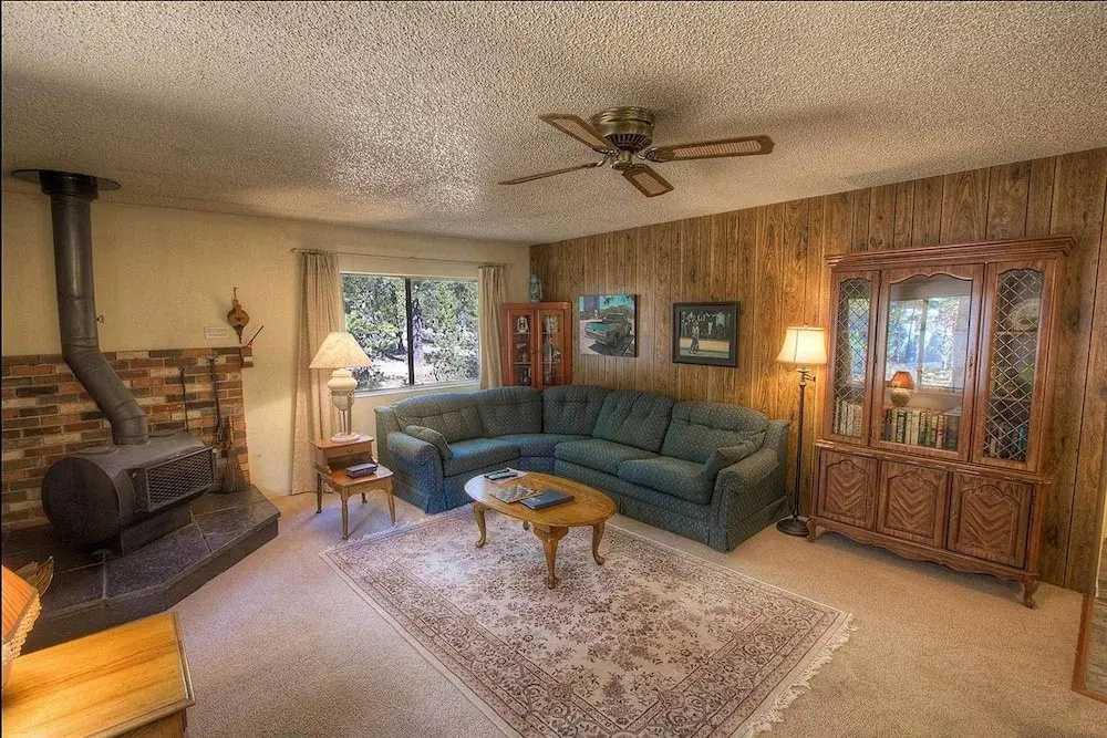 Pet Friendly Cabin by RedAwning