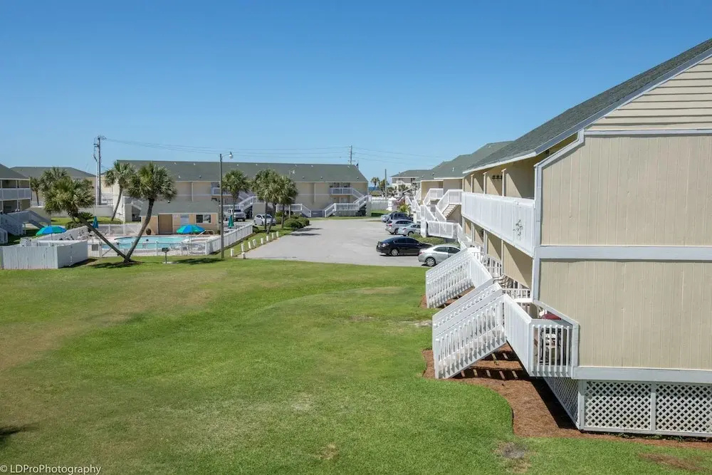 Sandpiper Cove 8236 Studio Bedroom Condo by RedAwning