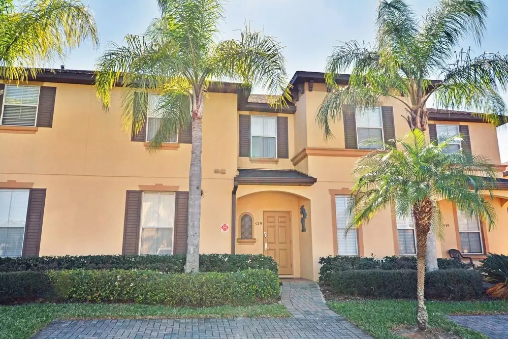 R529 Waterside 4 Br townhouse by RedAwning