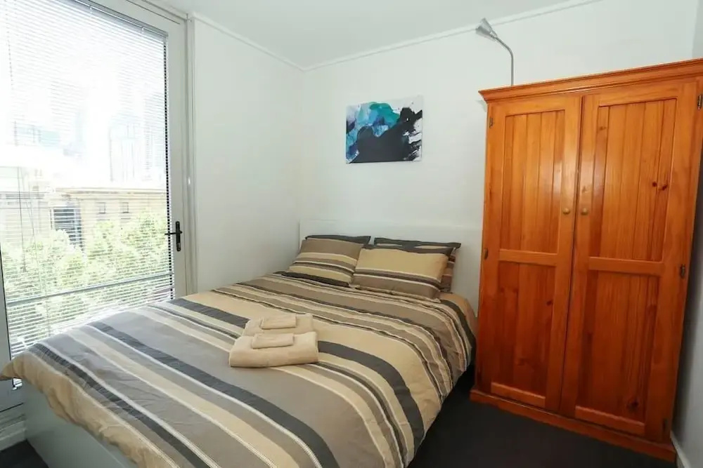 2 Beds 1 Bath beside QV Melbourne