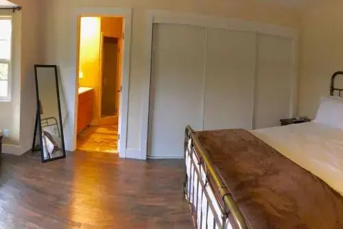 Alpaca Suite at Rellik House. Winery & Alpaca Farm
