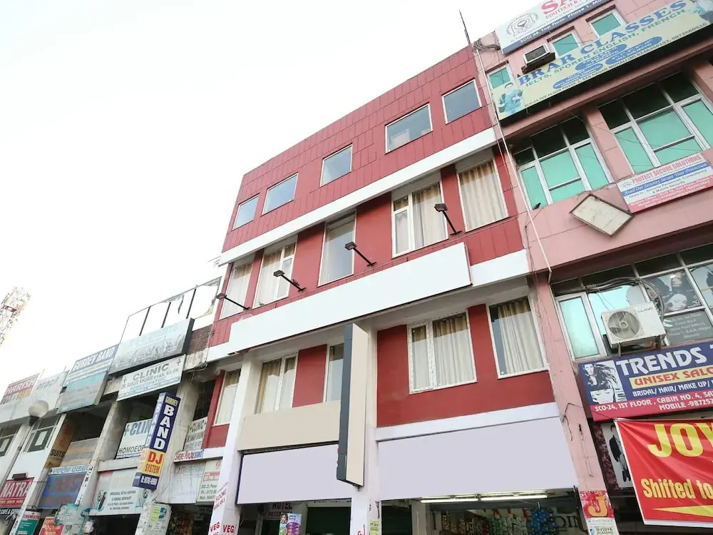 OYO 15030 Hotel ESS PEE Grand