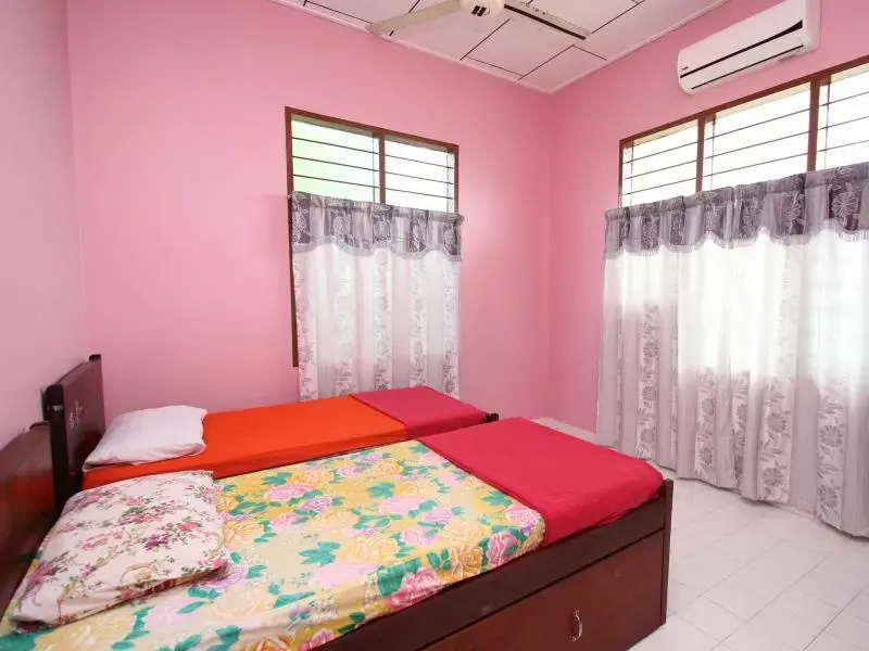 Lesa Guesthouse - Panji Alam