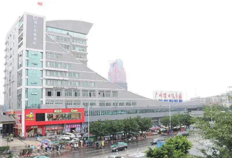 V8 Hotel Jiaokou Subway Branch