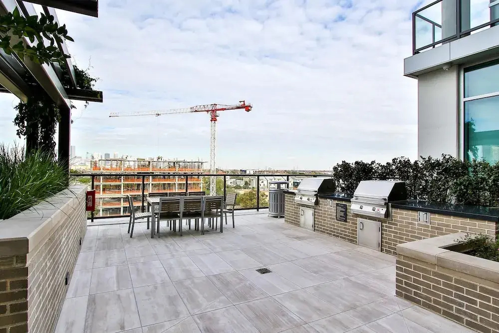 1BR Business Suite w/ Pool Near Downtown