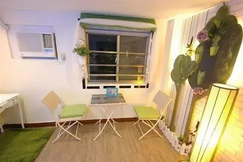 Glass House B & B