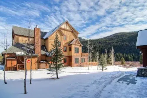 3 Bedroom Colorado Mountain Vacation Rental in River Run Village With Convenient Access to Ski Slopes