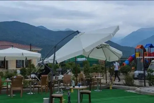 Food & Beverage
