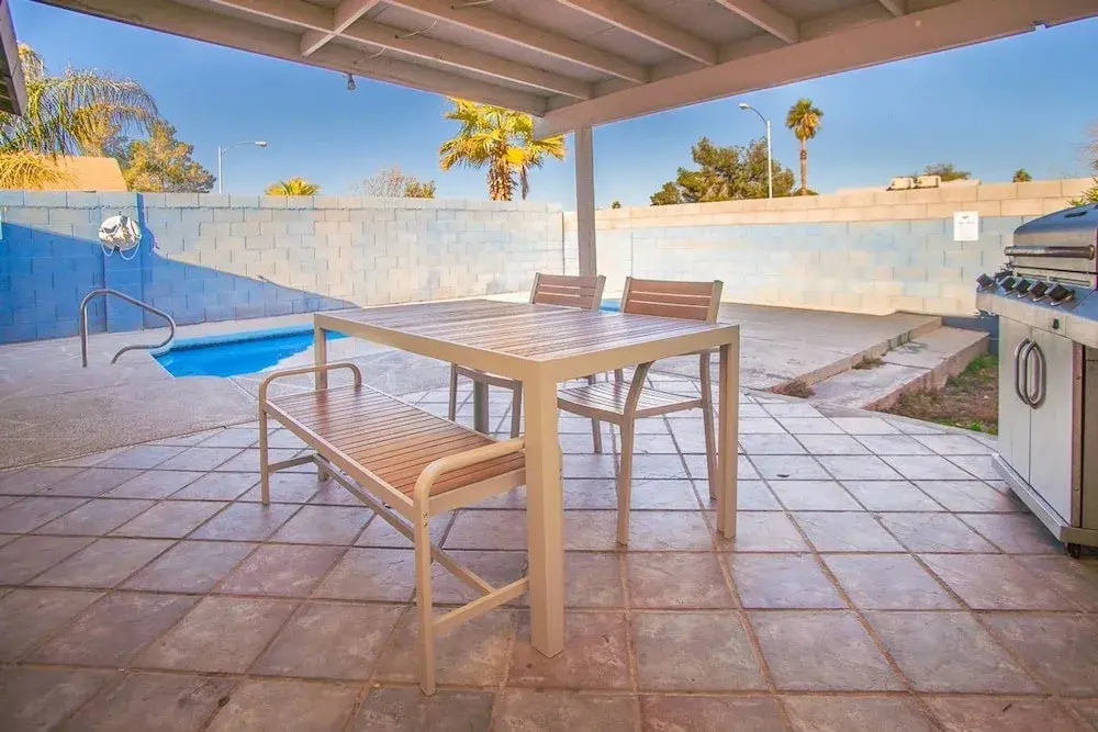 Dream Cove 3 Bd 10 min From Strip w/ Pool!
