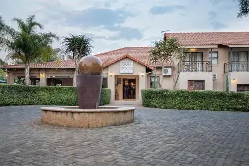 Three Oaks And An Aloe Boutique Hotel