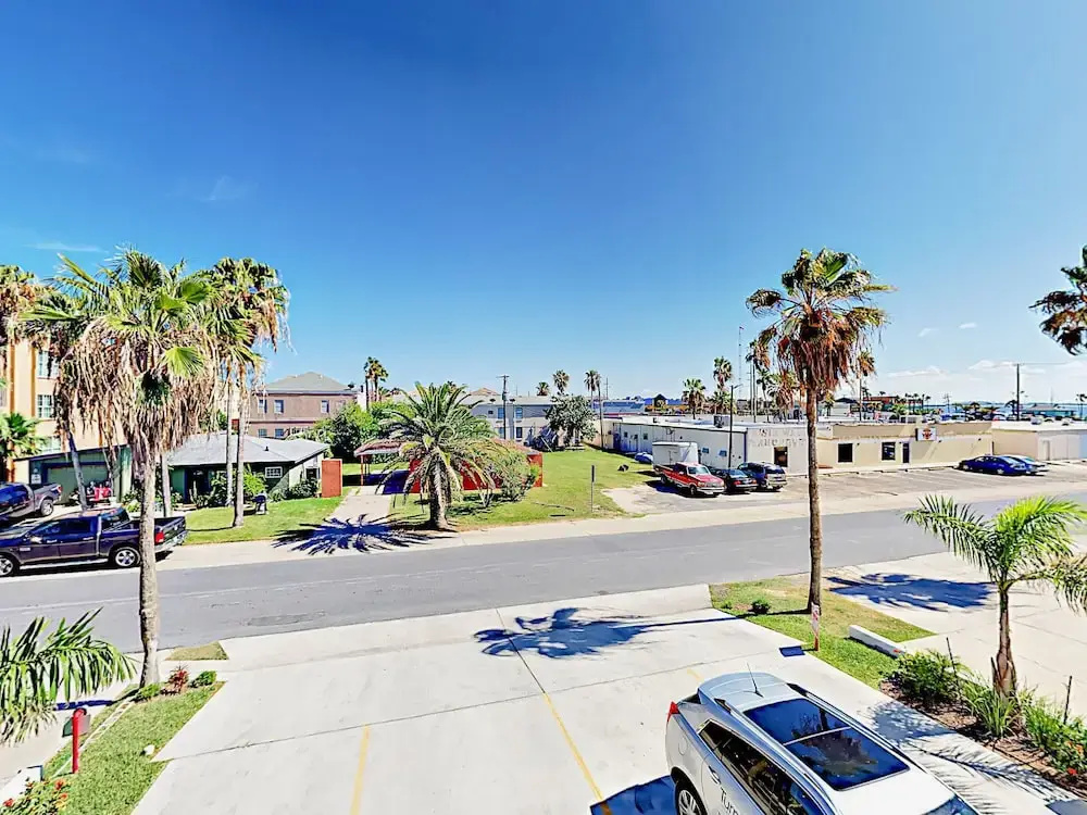 128 E Amberjack Condo Unit 4 - 3 Br condo by RedAwning