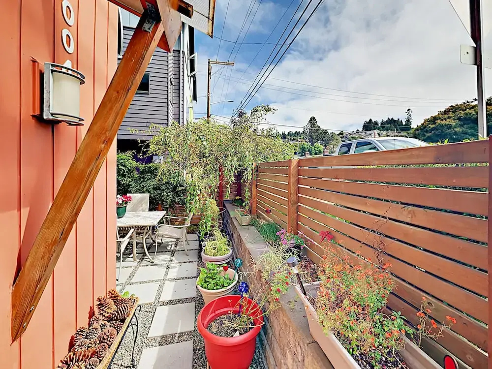 6004 SW Admiral Way Townhouse by RedAwning