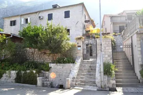 Captain's House In Dobrota