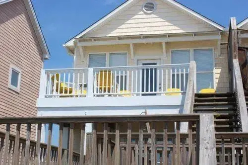 Beachy Keen 5 Br home by RedAwning