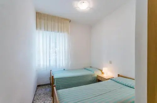 gallery_image_hidden_4