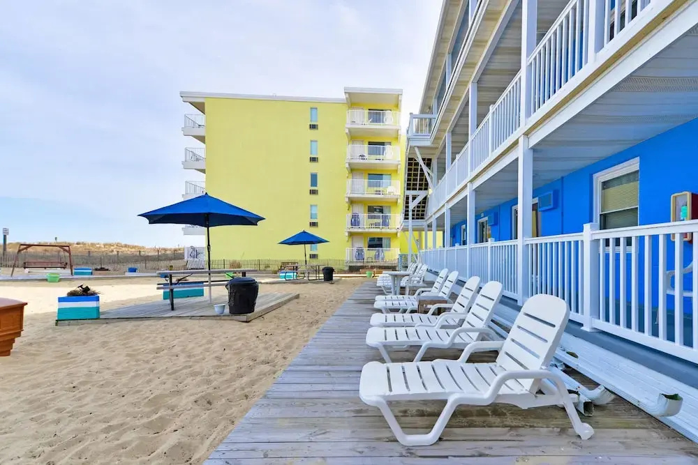 46th St Windjammer 106 1Br Condo