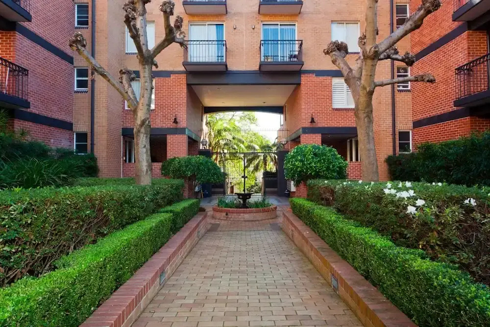 2 Bed Sydney Executive Apt Close To City