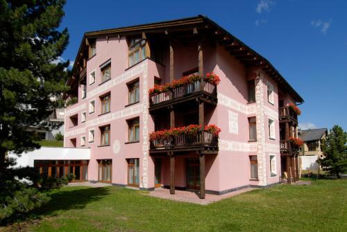 Hotel Cervus St. Moritz by null