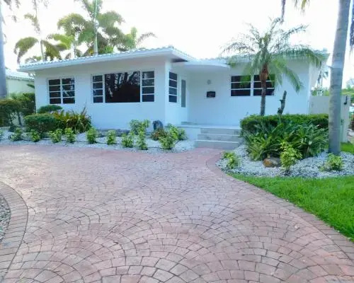 Modern Monroe 4/2 for 10 Heated Pool