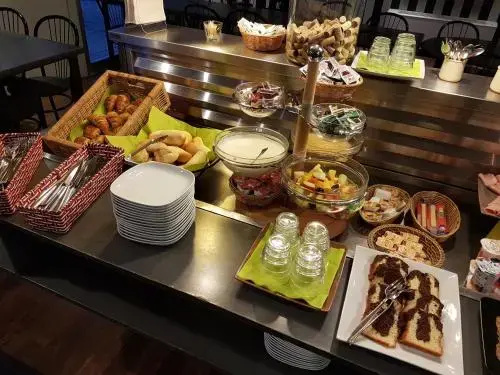 Food & Beverage