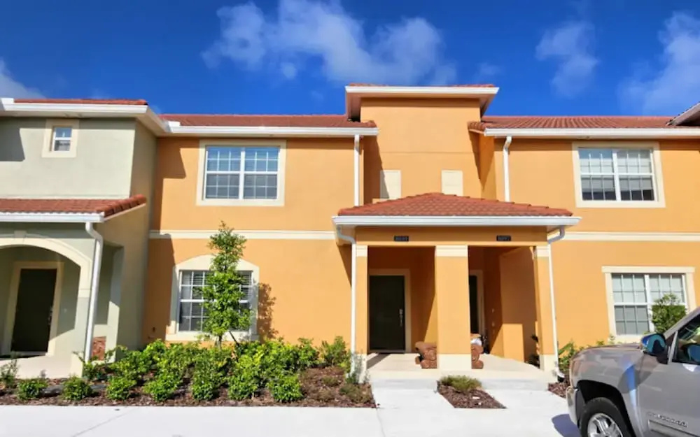 Paradise Palms by Blue Ribbon Management