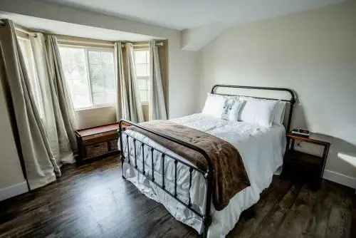Alpaca Suite at Rellik House. Winery & Alpaca Farm