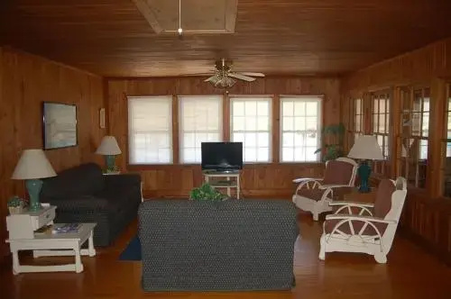 2052-2 Carol Inn, Upstairs - 4 Br Home