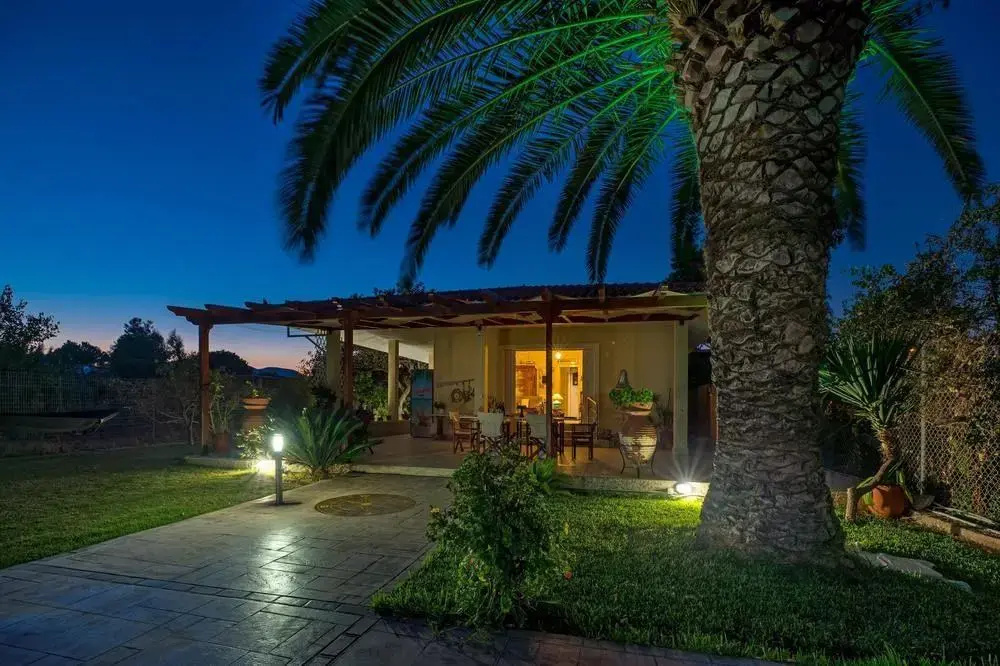 Maria's Seaside Villa - House With 3 Rooms In Marathon, With Wonderful
