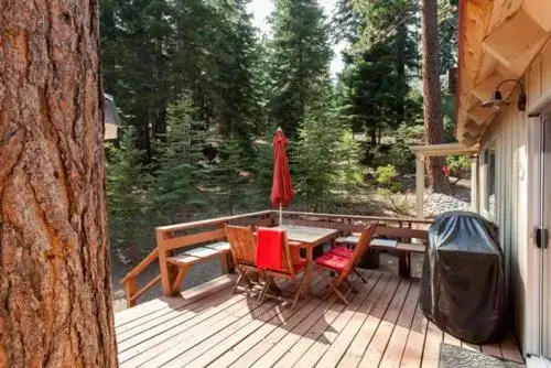 Iravani Dog Friendly Cabin by RedAwning
