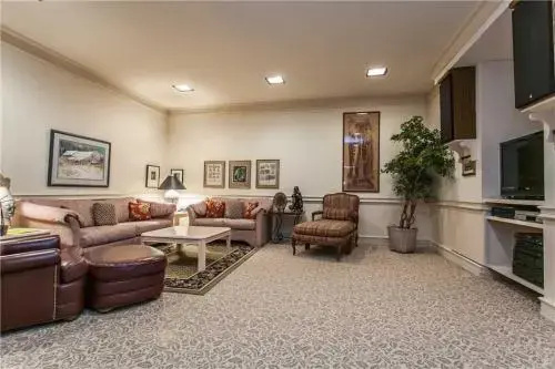 West End Splendor - 5 Bedrooms Home