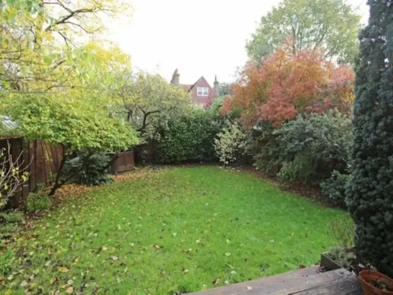 Veeve Bright Family Home With A Garden Queen Anne S Grove Chiswick