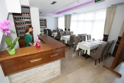 Food & Beverage