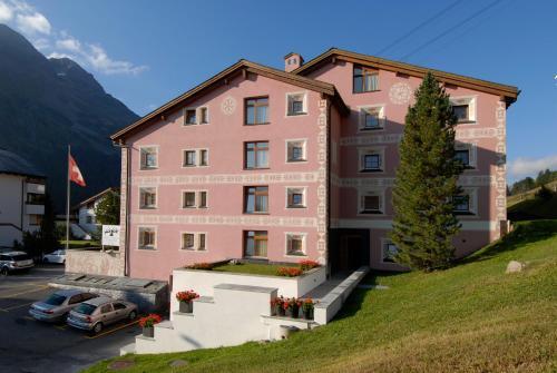 Hotel Cervus St. Moritz by null