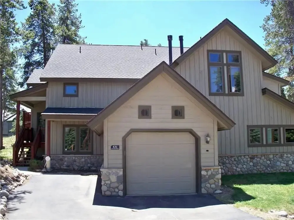 531 Settlers Drive (Private Home with Hot Tub)