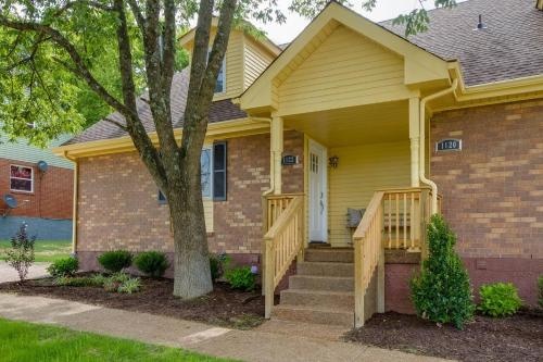 Gray Day Escape 2 bd 2 ba, 15 min From Downtown!