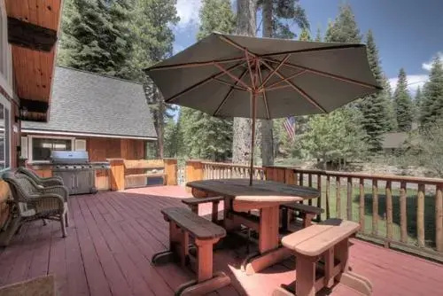 Welch Pet Friendly Cabin by RedAwning