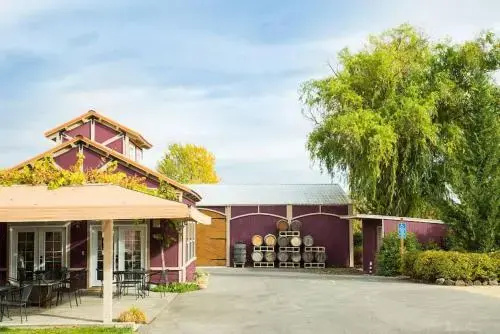 Alpaca Suite at Rellik House. Winery & Alpaca Farm