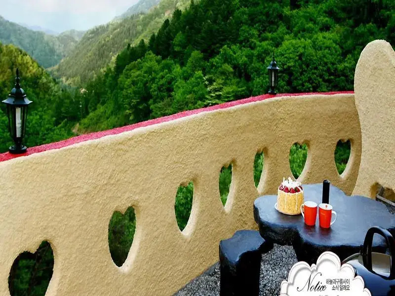 Ravie Pension