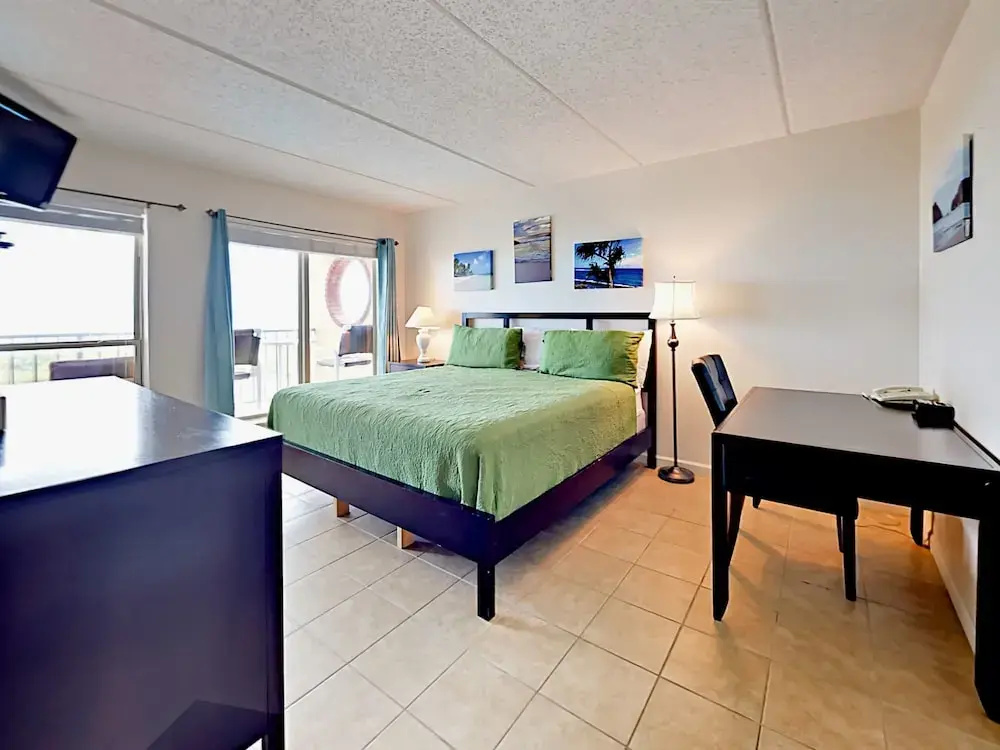 4400 Gulf Blvd Condo Unit 208