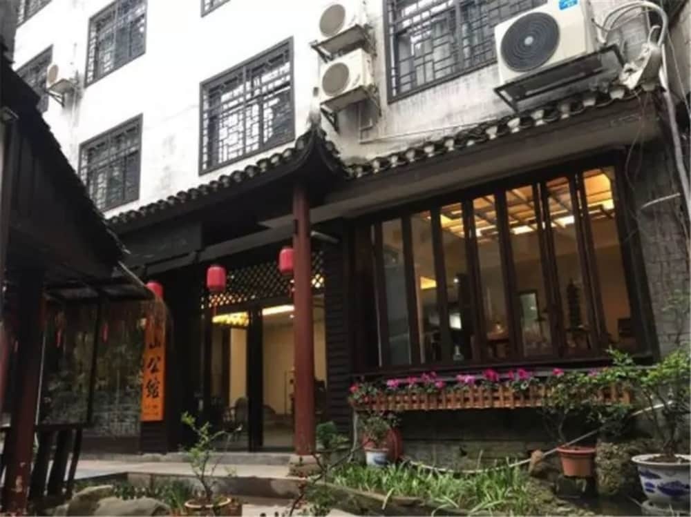 Floral Hotel Fenghuang Poshan Mansion