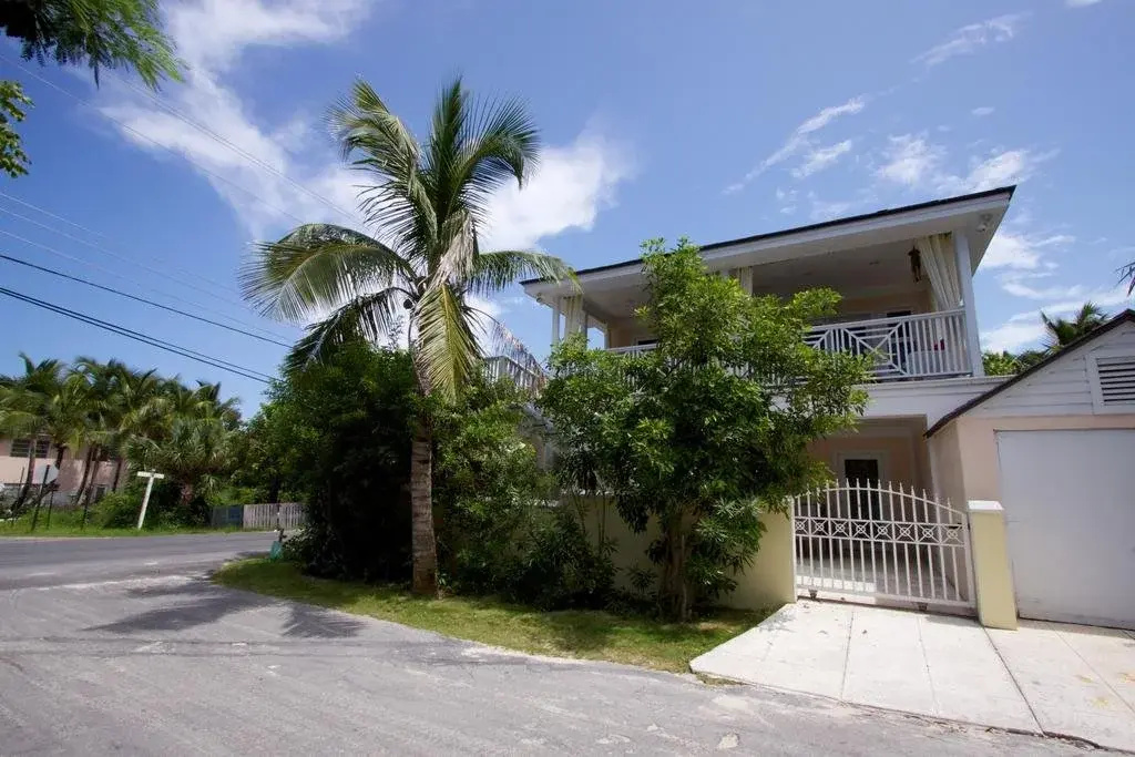 The Hideaway In Harbour Island!