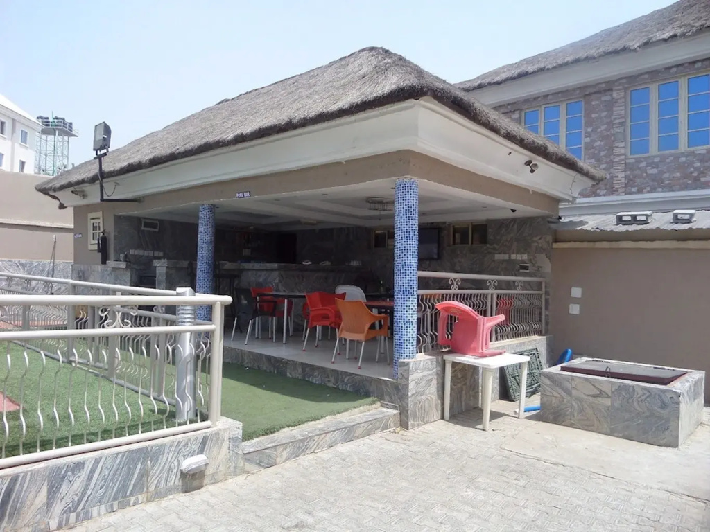 De-Dominic Suites & Resorts Ltd