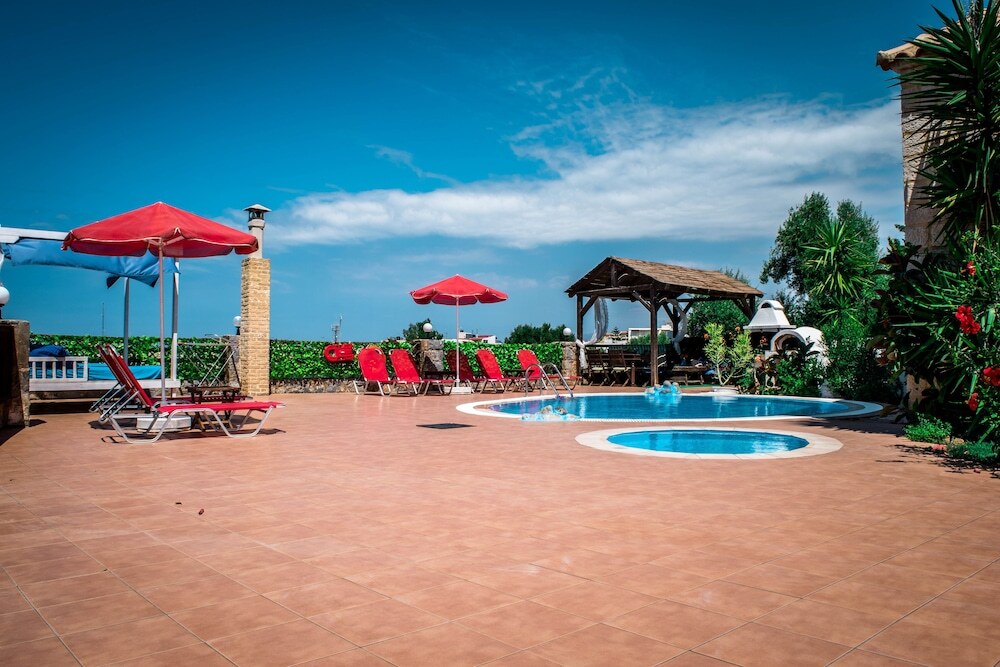 Neriides Villas 4 *