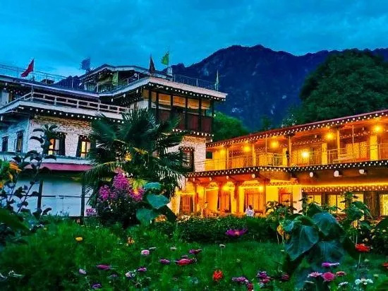 Danba yunshangzangjia Resdrt Hotel in Danba