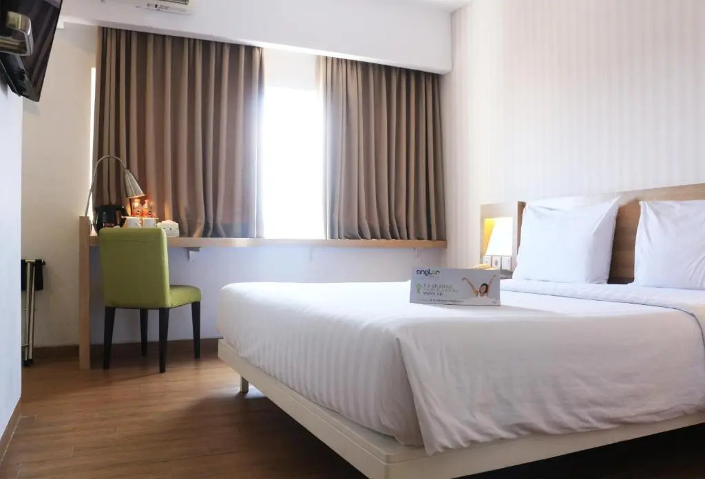 Whiz Prime Hotel Basuki Rahmat Malang - Tap to explore photos