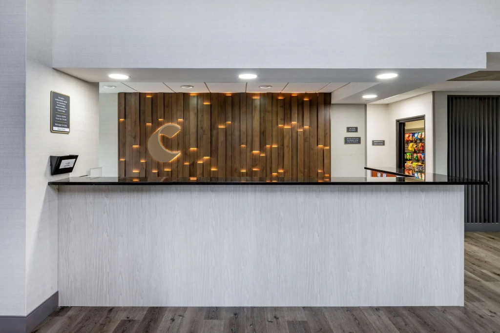 Lobby & Reception