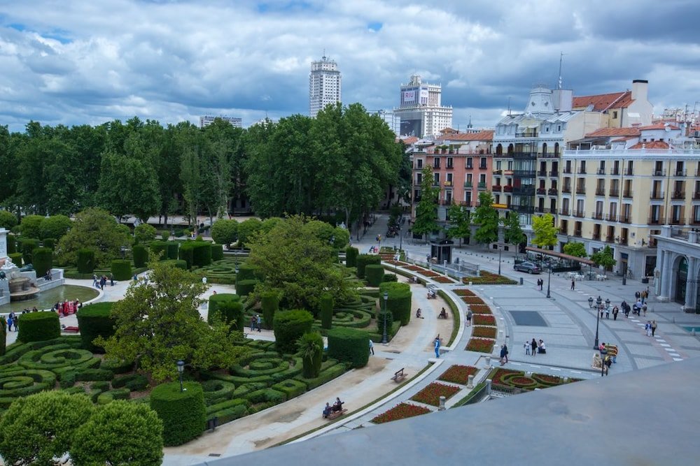 Oriente Palace Apartments image