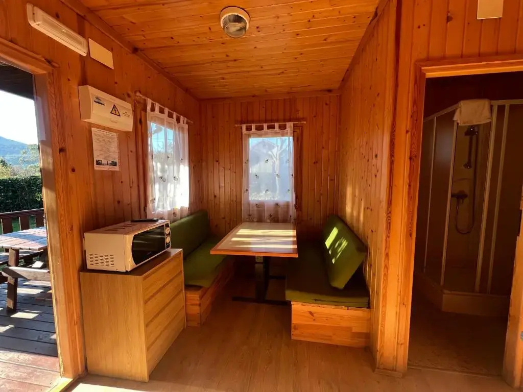 2 Bedrooms Bungalow